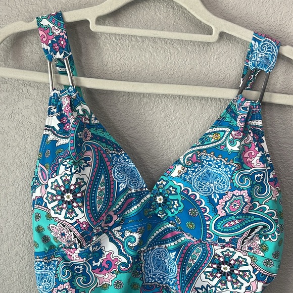 Spanx Love Your Assets Slimming One Piece Swimsuit
Paisley Size Medium - Picture 3 of 8